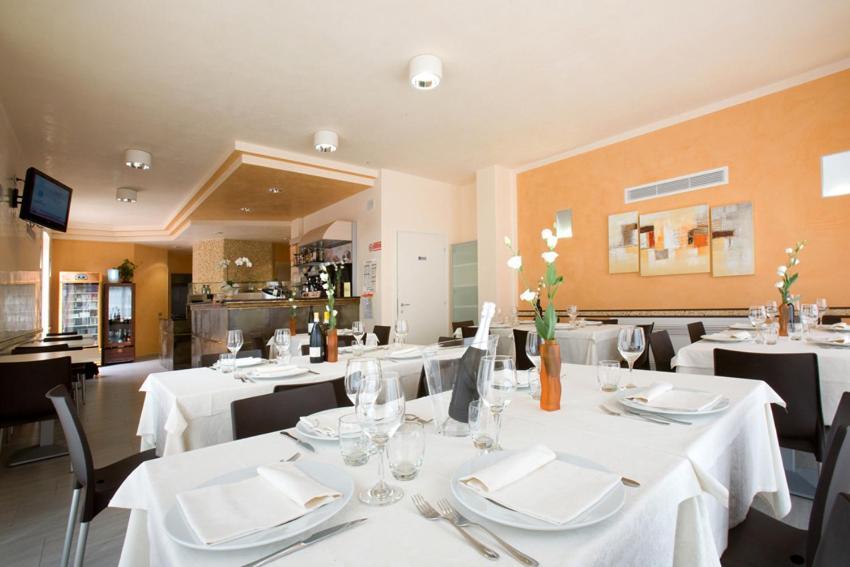 פורטו טולה Hotel Ristorante Klaus מראה חיצוני תמונה